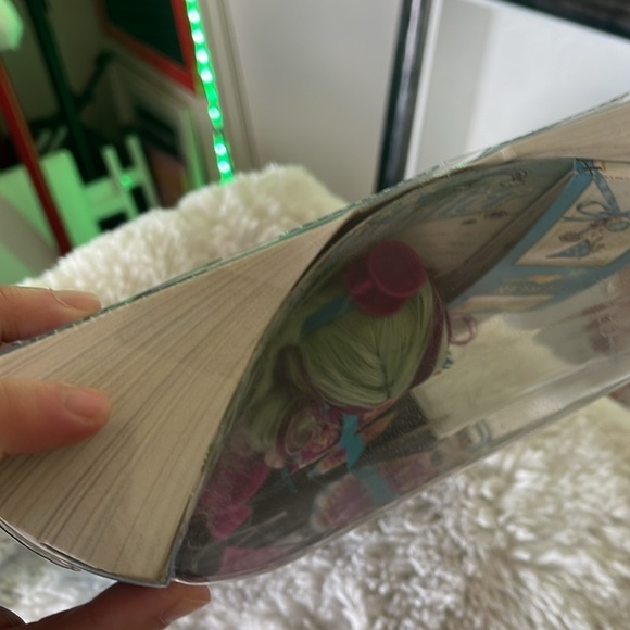 Madeline Hatter Doll with Purple and Blue Outfit - Picture 6 of 6